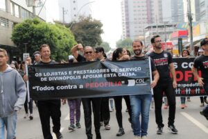 Equipe da CDL Divinópolis participa da Caminhada Contra a Pedofilia