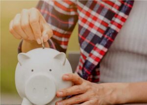 Cresce para 63% o número de consumidores que controlam suas finanças, revelam CNDL/SPC Brasil e Banco Central