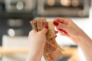 Inadimplência abre o ano em desaceleração, com crescimento de 2,42% no mês de janeiro, aponta indicador CNDL/SPC Brasil