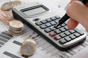 Inadimplentes levam mais de um ano para limpar o nome, aponta pesquisa CNDL/SPC Brasil