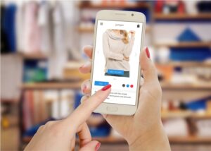 Sete em cada dez consumidores utilizam smartphone para compras online, aponta estudo CNDL/SPC Brasil