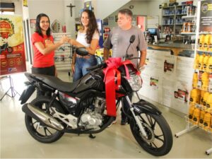 CDL Divinópolis entrega prêmios da Campanha Divino Natal