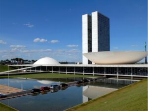 MP 936 é aprovada pelo Senado e serve de alento para o setor de comércio e serviços