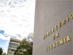 Ministério da Economia passa a permitir recontratação de funcionários demitidos há menos de 90 dias