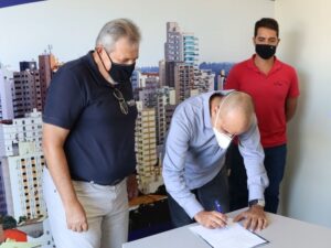 CDL assina convênio com empresa para redução na tarifa de energia elétrica dos associados