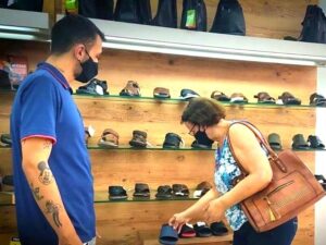Dia das Mães deve movimentar 24 bilhões de reais no varejo, mostra pesquisa CNDL/SPC Brasil