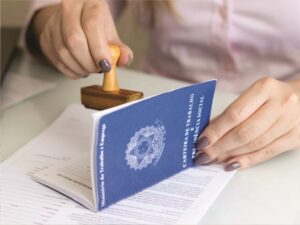 Governo publica volta dos acordos de suspensão de contrato ou redução de salário. Tire suas dúvidas!