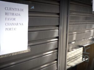 Representantes do comércio solicitam ao Zema que reavalie as medidas restritivas e não volte a fechar o comércio