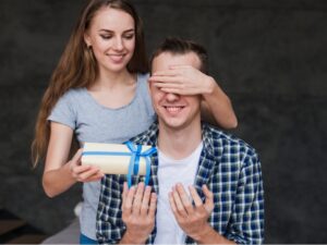 Dia dos Namorados: CDL Divinópolis solicita ampliação do horário do comércio