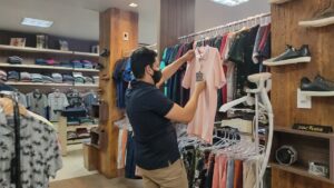 Brasileiros preferem fazer compras nas lojas físicas