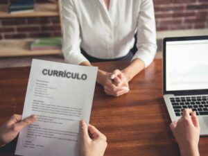 Setor de serviços lidera a geração empregos formais em Divinópolis