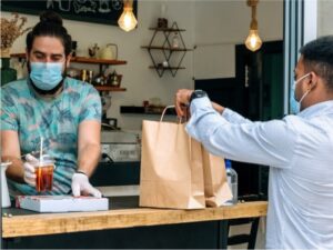 Lojas físicas devem manter serviços de entrega e ‘clique e retire’