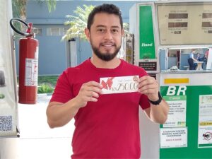 CDL entrega os primeiros prêmios do Divino Natal