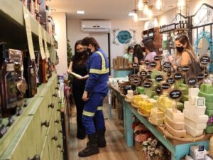CDL Divinópolis lança campanha Vendedor Destaque do Divino Natal