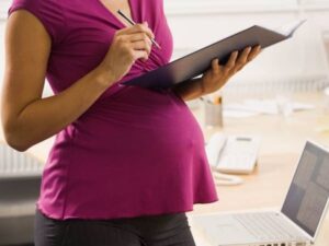 Projeto que obriga retorno de gestantes ao trabalho aguarda sanção para entrar em vigor