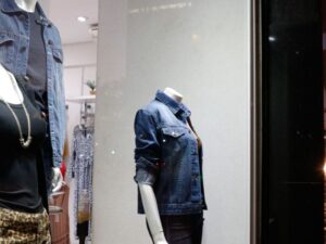 Vendas do varejo crescem 1% de fevereiro para março, diz IBGE