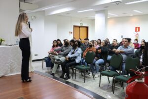 Café com Vendedores debate como a imagem pessoal pode impactar nas vendas