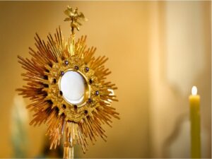 Como fica o funcionamento do comércio no feriado de Corpus Christi