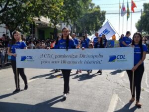 CDL Divinópolis marca presença no desfile em comemoração aos 110 anos de Divinópolis