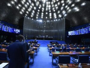 Senado aprova MP 1108 e altera regras para home office e vale-alimentação
