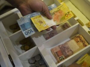 Mercado financeiro reduz projeção da inflação de 6,7% para 6,61%
