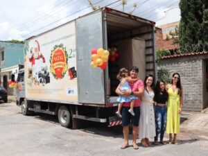 Entregues os caminhões de prêmios do Divino Natal