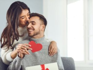 9,7 milhões de consumidores devem presentear no Dia dos Namorados
