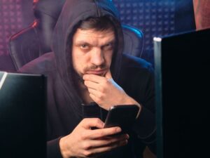 Bancos alertam para golpes no Programa Desenrola Brasil