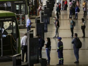 Serviços crescem 0,5% no país em julho
