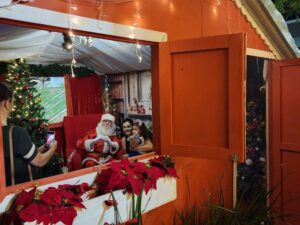 Últimos dias para visitar a Casinha do Papai Noel na Praça do Santuário