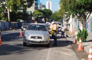 Settrans realiza blitz educativas em razão do Maio Amarelo