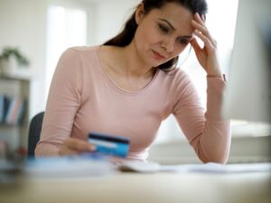 Inadimplência tem pequena queda em junho após meses de crescimento e atinge 67,98 milhões de consumidores, aponta CNDL/SPC Brasil