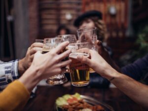 Governo de Minas libera venda e consumo de bebidas alcoólicas durante as eleições