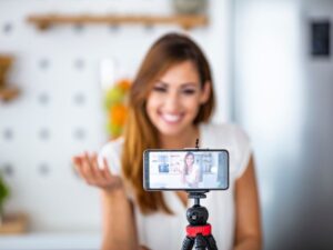 Conexão Varejo: Como ser a influenciadora da sua própria marca