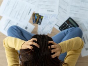 Com recorde histórico, inadimplência atinge 70,29 milhões de consumidores em abril, aponta CNDL/SPC Brasil