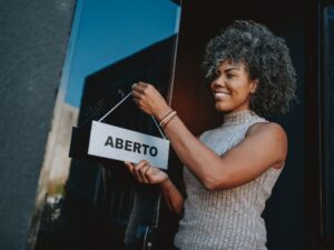 Abertura de micro e pequenas empresas cresce 21% em Minas