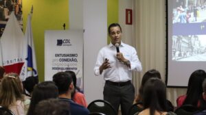 CDL Divinópolis dá início à Campanha de Natal com a palestra “Entender para Atender”