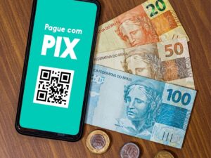PIX é o meio de pagamento mais utilizado por 80% dos consumidores, aponta CNDL/SPC Brasil